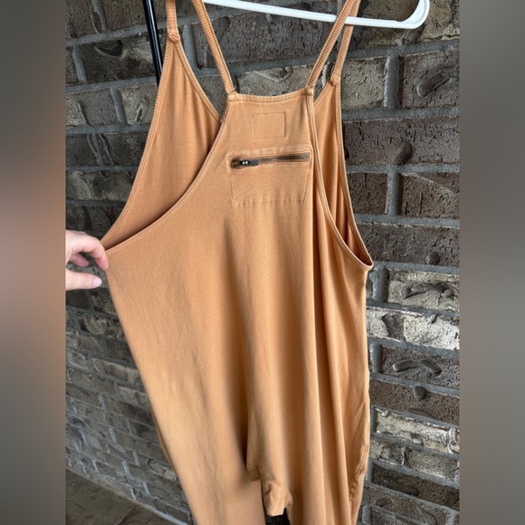 FREE PEOPLE MOVEMENT HOT SHOT ONESIE - TOASTED COCONUT Size M - Picture 7 of 15